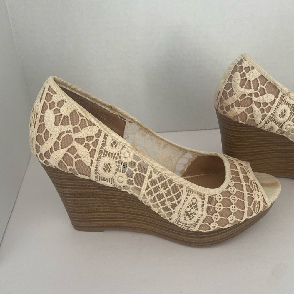 Women's Cream Lace Peep-Toe Wedge Heels - Picture 6 of 9